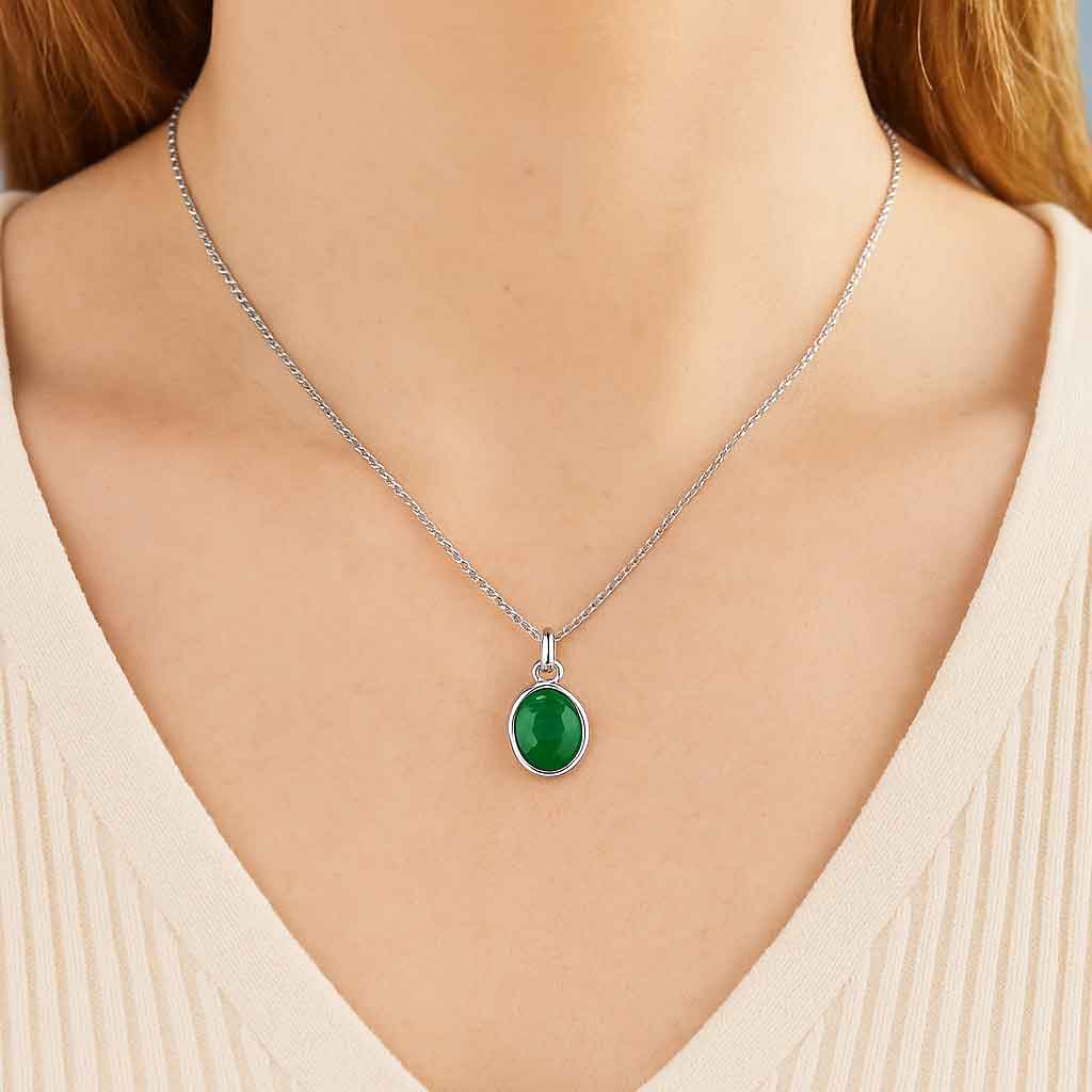 Modern Design Emerald Stone Pendant in Silver