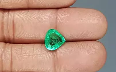 Emerald - 3.07 Carats (Panna - 3.35 Ratti)