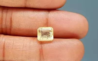 Yellow Topaz - 4.38 Carats