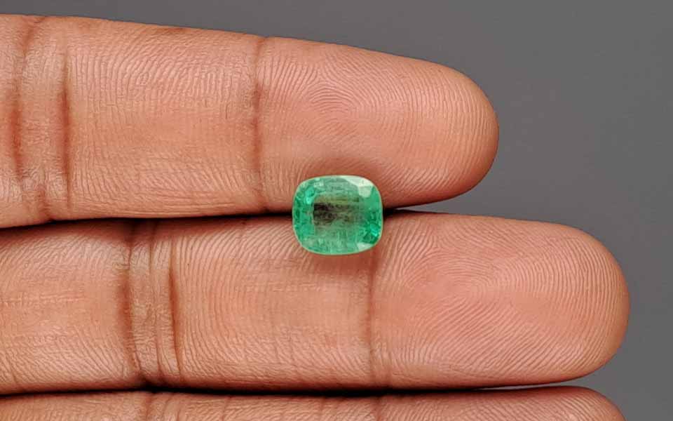 Emerald (Panna) Gemstone - 2.60 Carats
