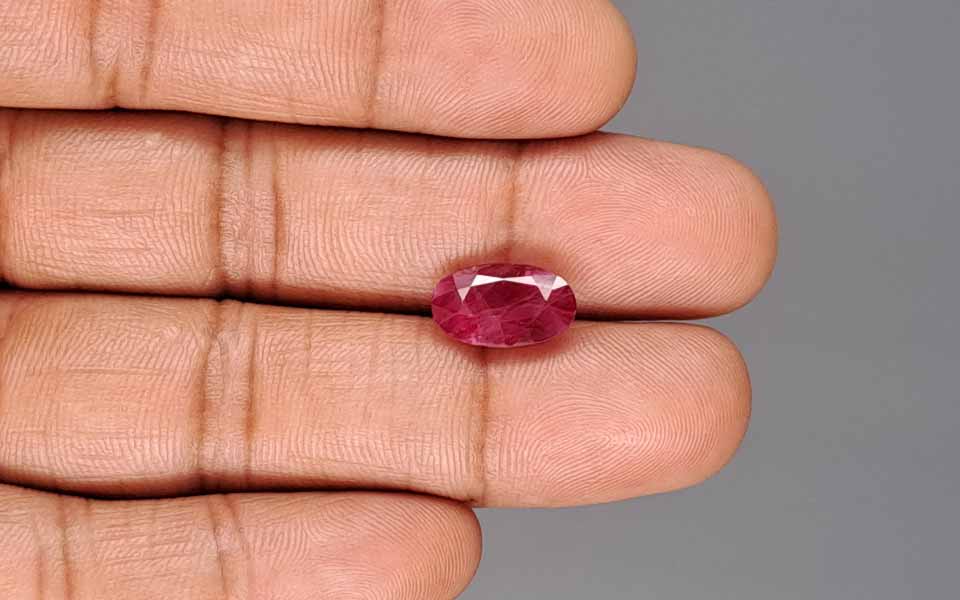 Ruby (Manik) Gemstone - 4.9 Carats