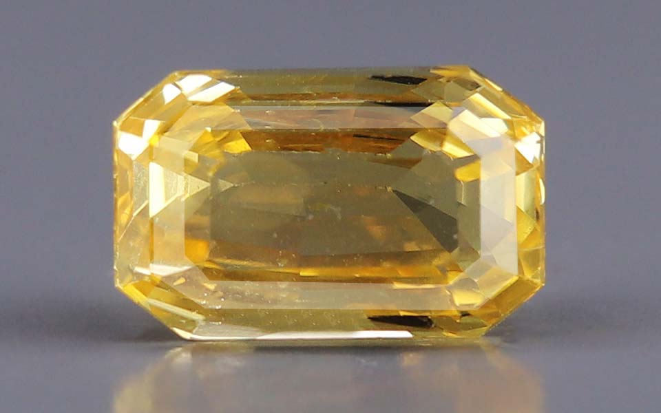 Yellow Sapphire (Pukhraj) Gemstone - 3.6 Carats