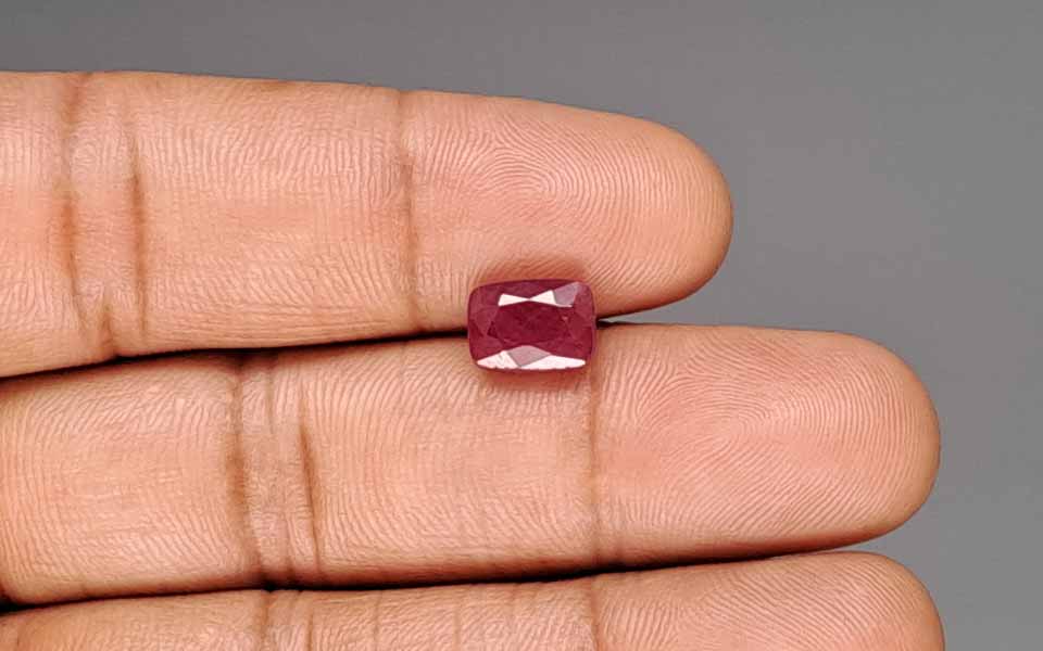 Ruby (Manik) Gemstone - 3.95 Carats