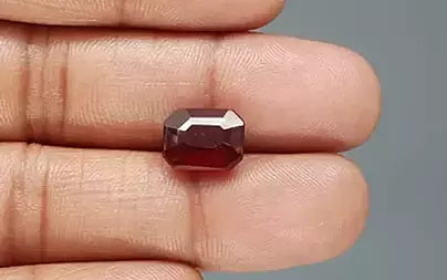 Hessonite (Gomed) - 5.91 Carats