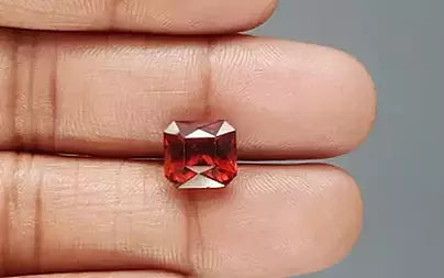 Hessonite (Gomed) - 5.83 Carats