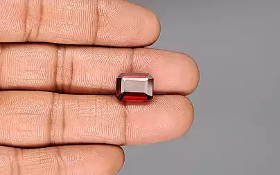Hessonite - 7.95 Carats (Rahu Stone - 8.67 Ratti)