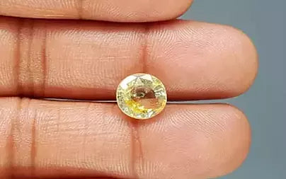 Yellow Topaz - 4.62 Carats