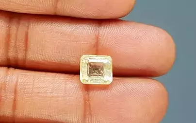 Yellow Topaz - 4.62 Carats