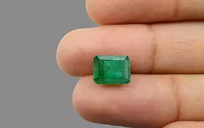 Emerald (Panna) - 3.81 Carats