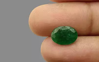 Emerald (Panna) - 2.60 Carats