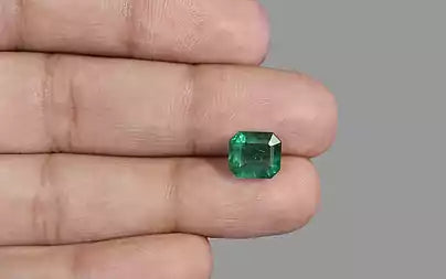 Emerald (Panna) - 2.51 Carats