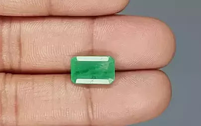 Emerald - 4.10 Carats (Panna - 4.47 Ratti)