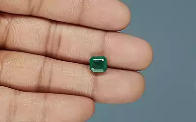 Emerald (Panna) - 2.77 Carats