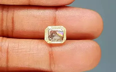 Yellow Topaz - 5.23 Carats