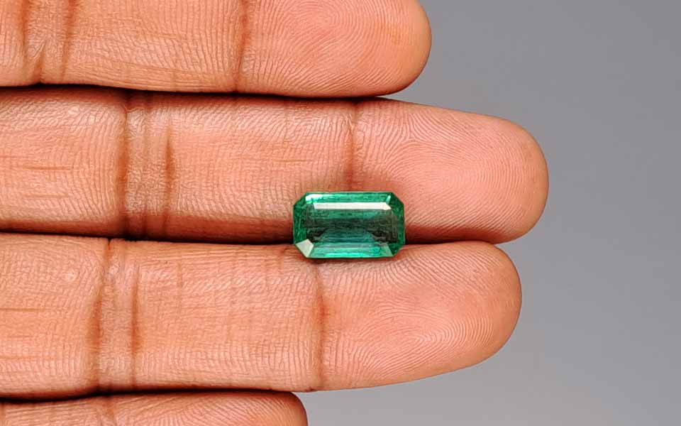 Emerald (Panna) Gemstone - 3.97 Carats