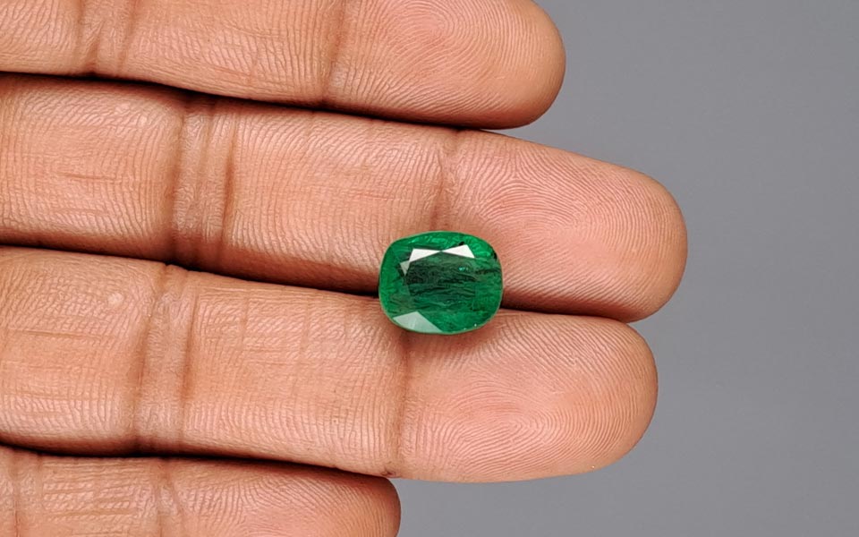 Emerald (Panna) Gemstone - 5.57 Carats