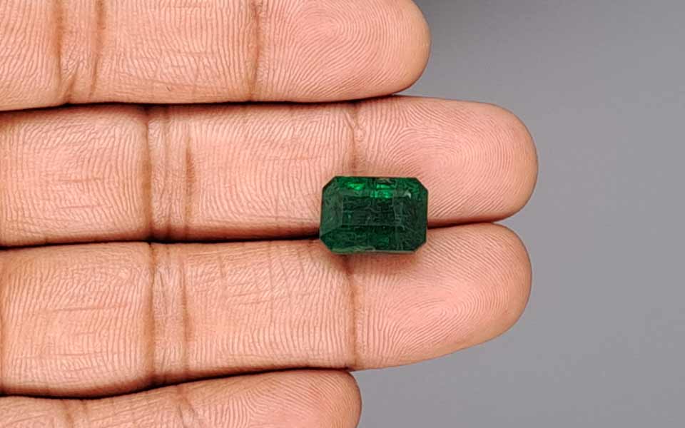Emerald (Panna) Gemstone - 7.95 Carats